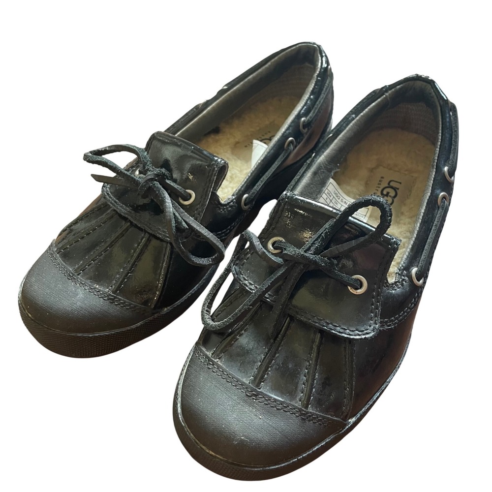 UGG Boat Shoes Women Black Patent Leather Duck Toe Sheepskin 1901 Size 6